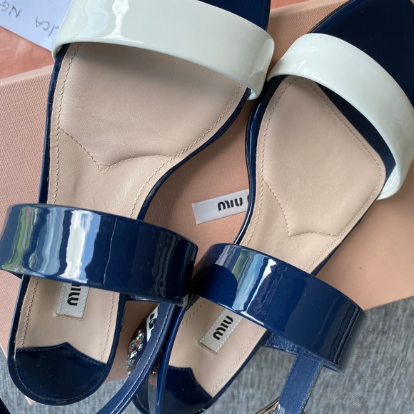 Authentic Miu Miu Patent Leather shoes Navy Cream size 37.5 - Picture 6 of 13